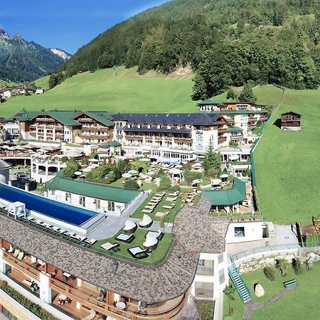 Stock Resort Finkenberg Exterior photo