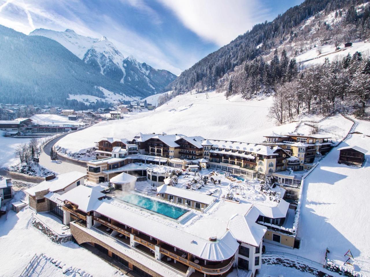 Stock Resort Finkenberg Exterior photo